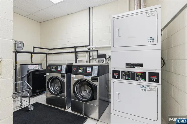 $2,700 | 905 River Road, Unit 210, Edgewater, NJ 07020