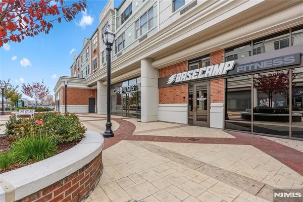 $2,700 | 905 River Road, Unit 210, Edgewater, NJ 07020