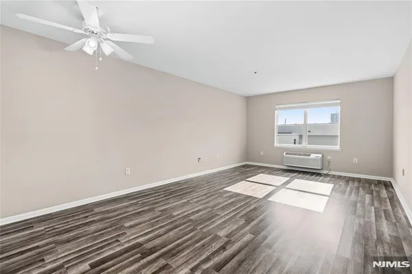 $2,700 | 905 River Road, Unit 210, Edgewater, NJ 07020