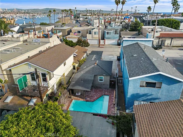 $4,500 | 211 20th Street, Newport Beach, CA 92663