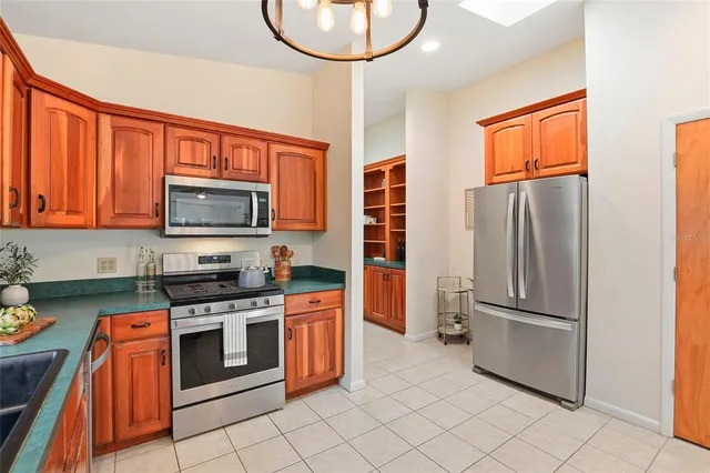 $550,000 | 2035 Northwest 12th Road, Gainesville, FL 32605