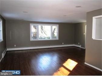 7902 Knox Road Glenside, PA 19038 - Photo 4 of 11 Living Room