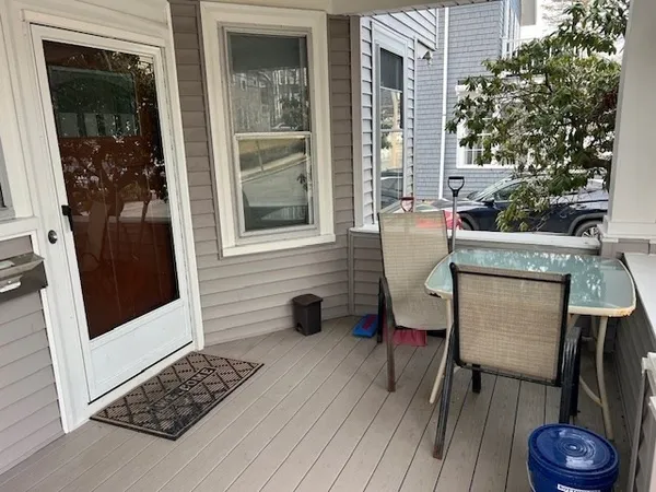 $3,200 | 158 Willow Street, Unit 1, Boston, MA 02132