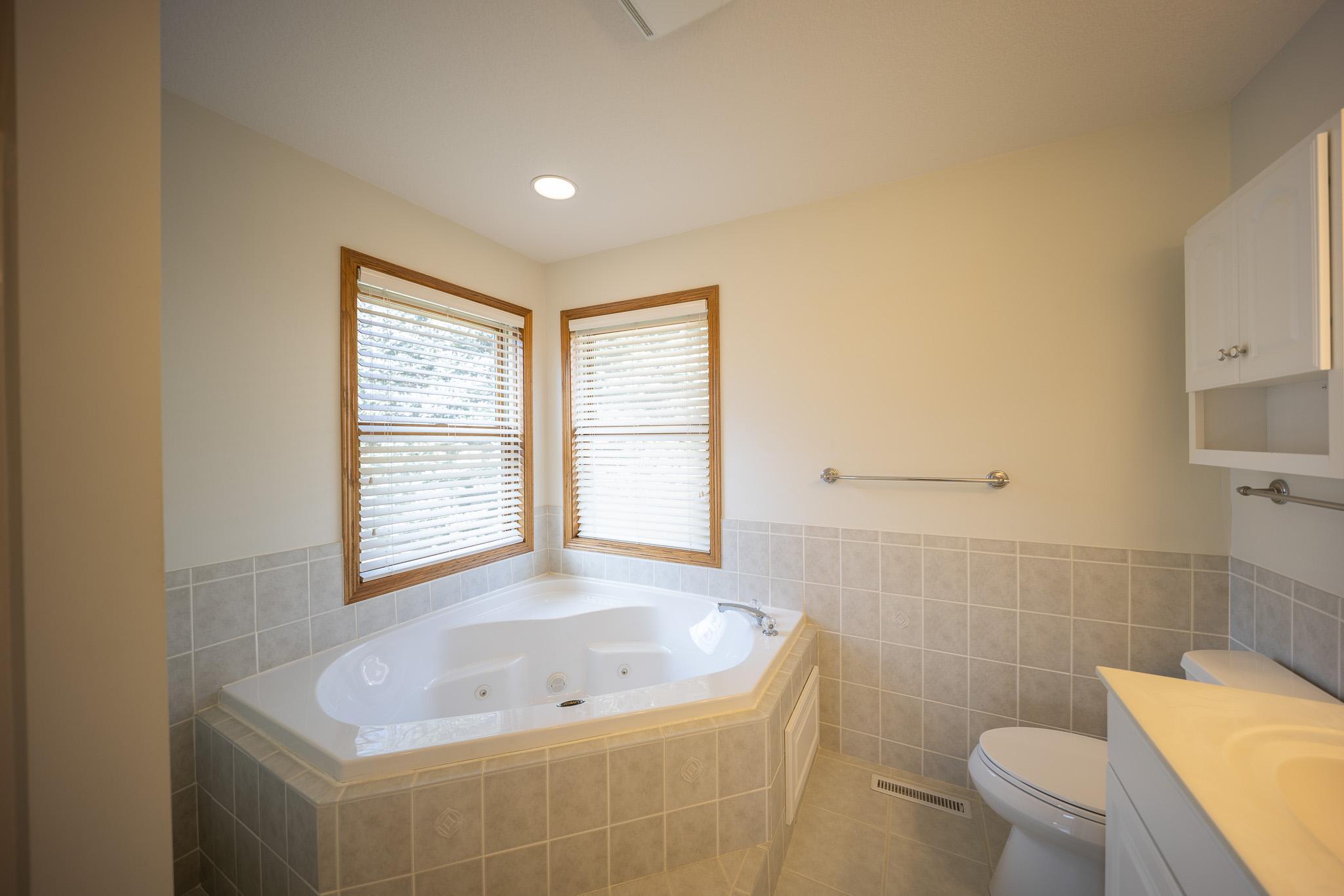 4931 Scenic View Drive Southwest Rochester, MN 55902 - Photo 16 of 48