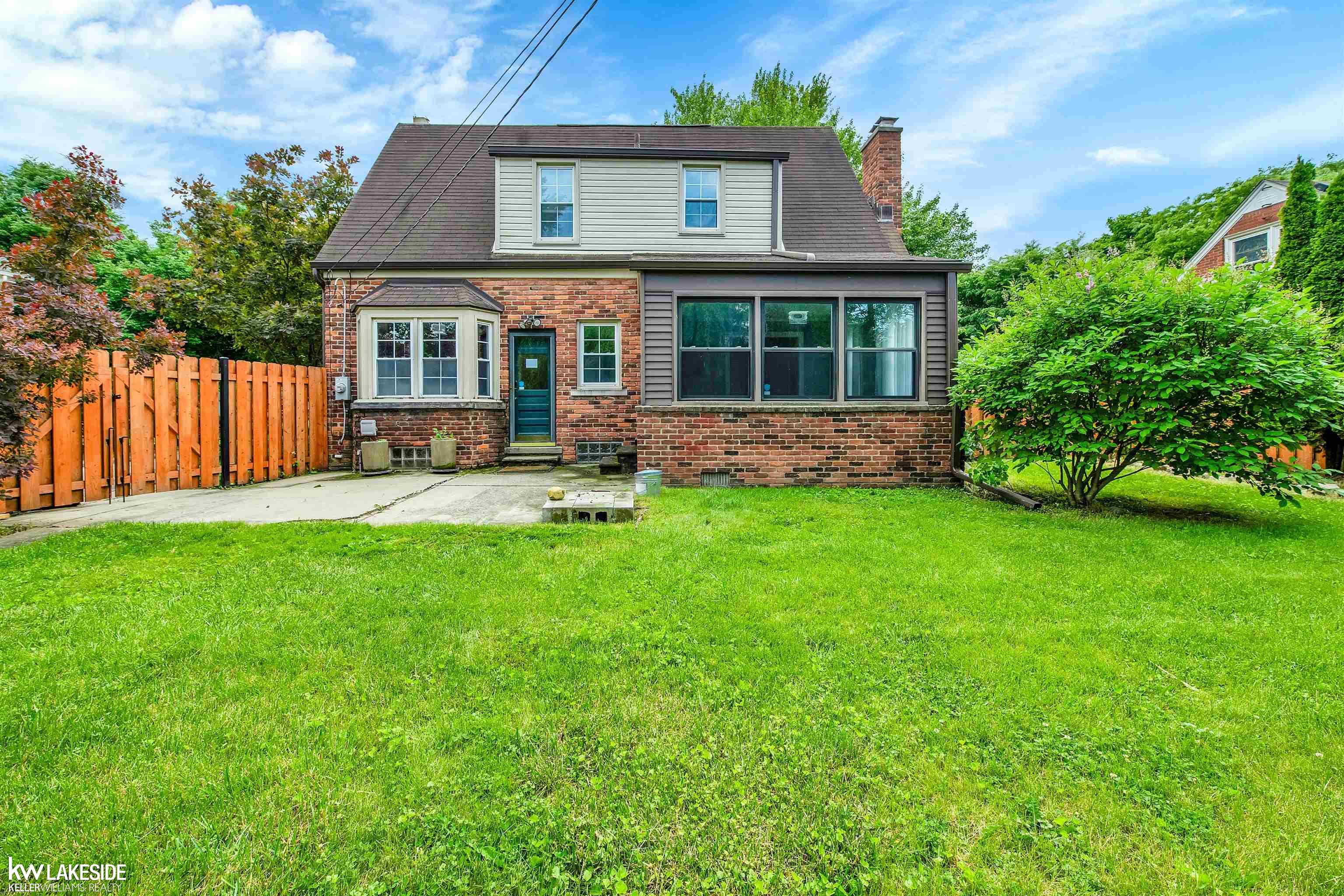 966 Hawthorne Road Grosse Pointe Woods, MI 48236 - Photo 5 of 24