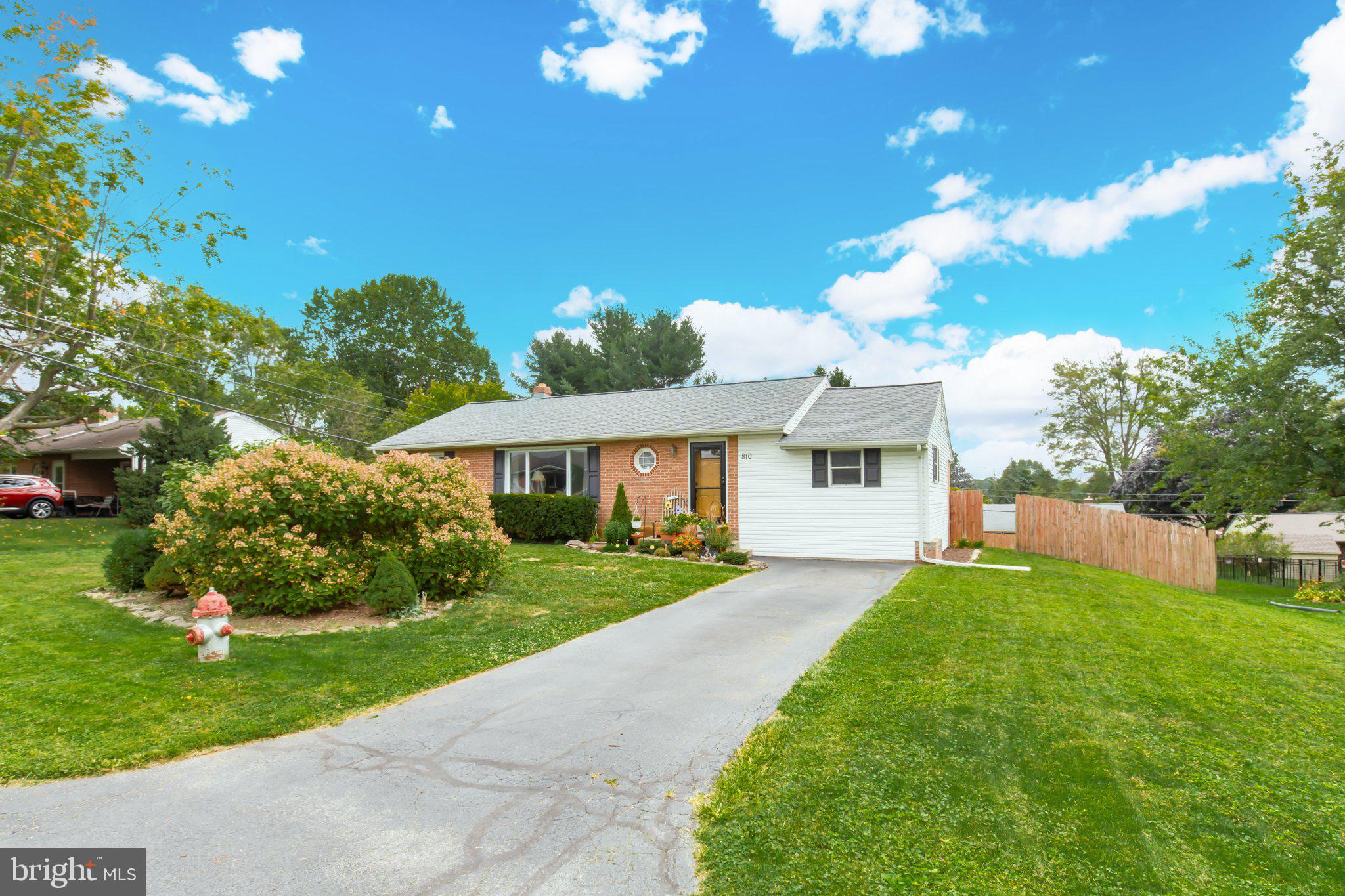 810 Robin Road Lancaster, PA 17601 - Photo 2 of 40 Gallery Image 2