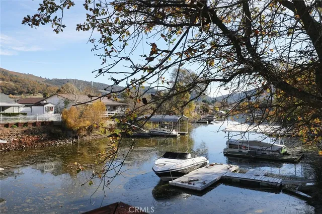 a couple of chairs sitting in a roof next to a building
