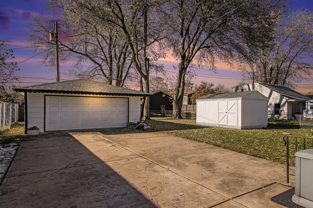 $284,900 | 1234 North Oakwood Drive, Griffith, IN 46319