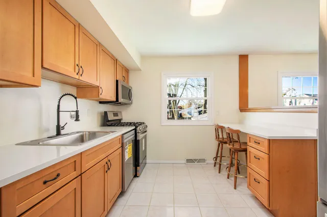 $284,900 | 1234 North Oakwood Drive, Griffith, IN 46319