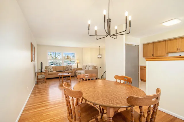 $284,900 | 1234 North Oakwood Drive, Griffith, IN 46319