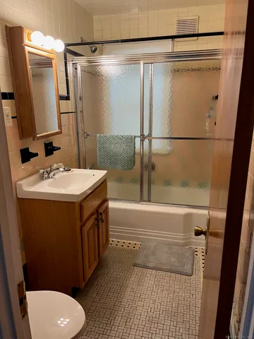 $1,700 | 18 Coe Lane, Ansonia, CT 06401