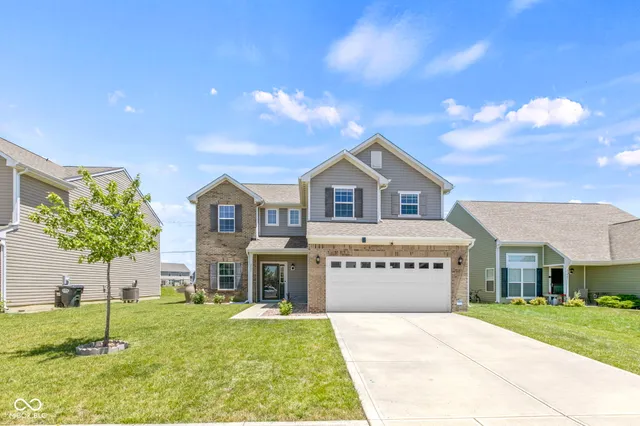 $355,000 | 2581 Shadowbrook Trace, Greenwood, IN 46143