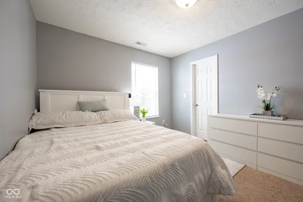 $349,900 | 2581 Shadowbrook Trace, Greenwood, IN 46143