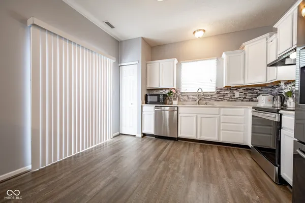 $349,900 | 2581 Shadowbrook Trace, Greenwood, IN 46143