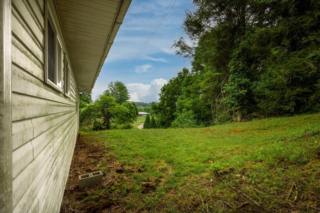 102 Valley View Road Franklin, NC 28734 - Photo 15 of 43 Gallery Image 15