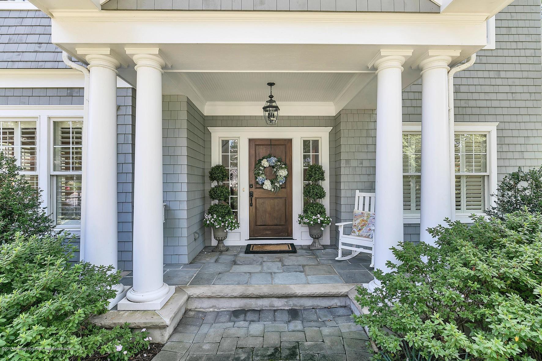 7 River Road Rumson, NJ 07760 - Photo 4 of 46 Picture Perfect Front Entrance