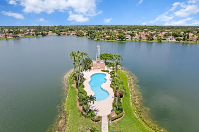 an aerial view of a house with outdoor space and lake view