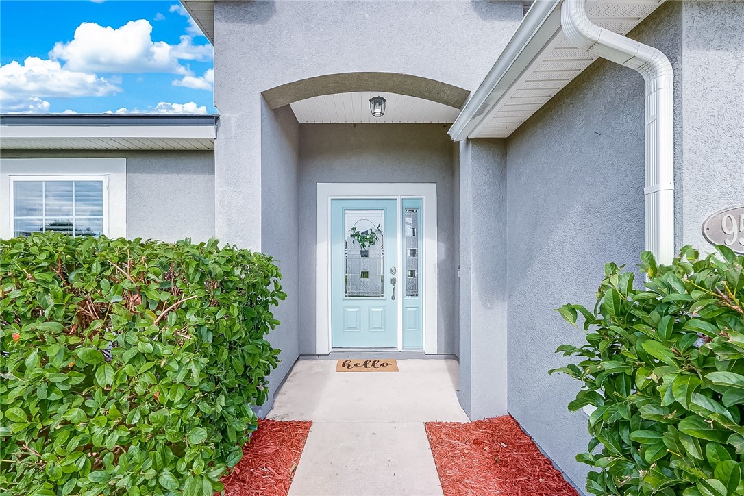 95227 Windflower Trail Fernandina Beach, FL 32034 - Photo 4 of 35 a front view of a house with garden