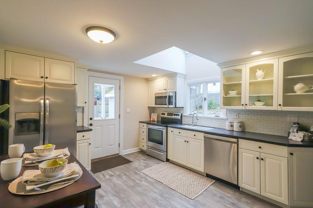 33 MacArthur Road Beverly, MA 01915 - Photo 3 of 24 Gallery Image 3