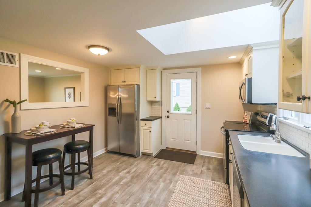 33 MacArthur Road Beverly, MA 01915 - Photo 5 of 24 Gallery Image 5