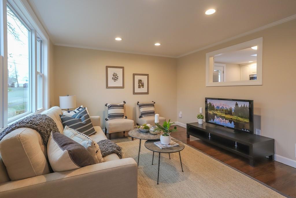 33 MacArthur Road Beverly, MA 01915 - Photo 8 of 24 Gallery Image 8