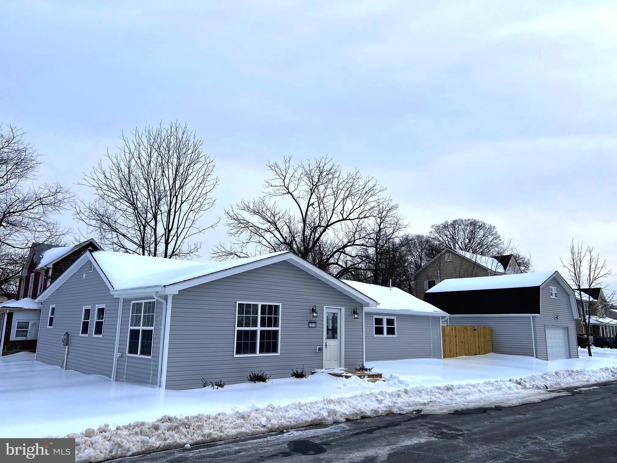 2318 Ruth Avenue Sparrows Point, MD 21219 - Photo 5 of 93