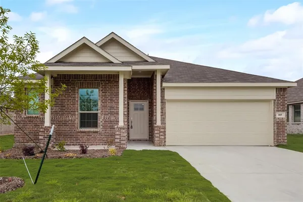 $2,395 | 917 Dustwood Drive, Fort Worth, TX 76052