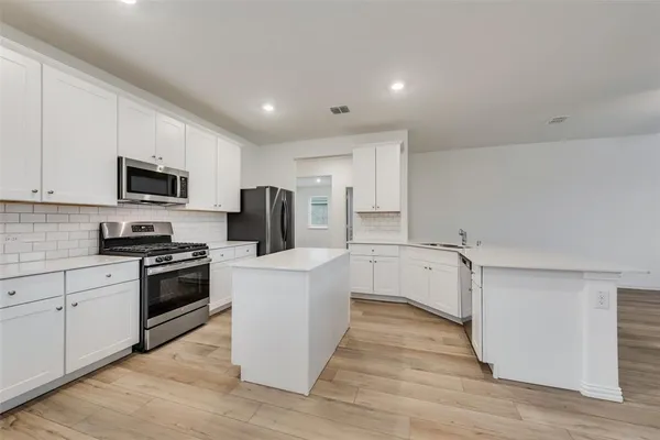 $2,395 | 917 Dustwood Drive, Fort Worth, TX 76052