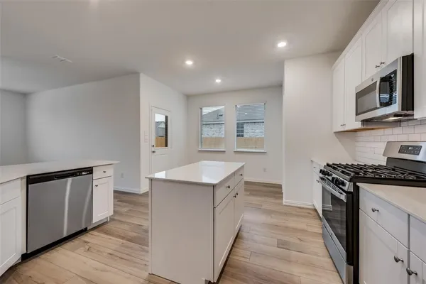 $2,395 | 917 Dustwood Drive, Fort Worth, TX 76052