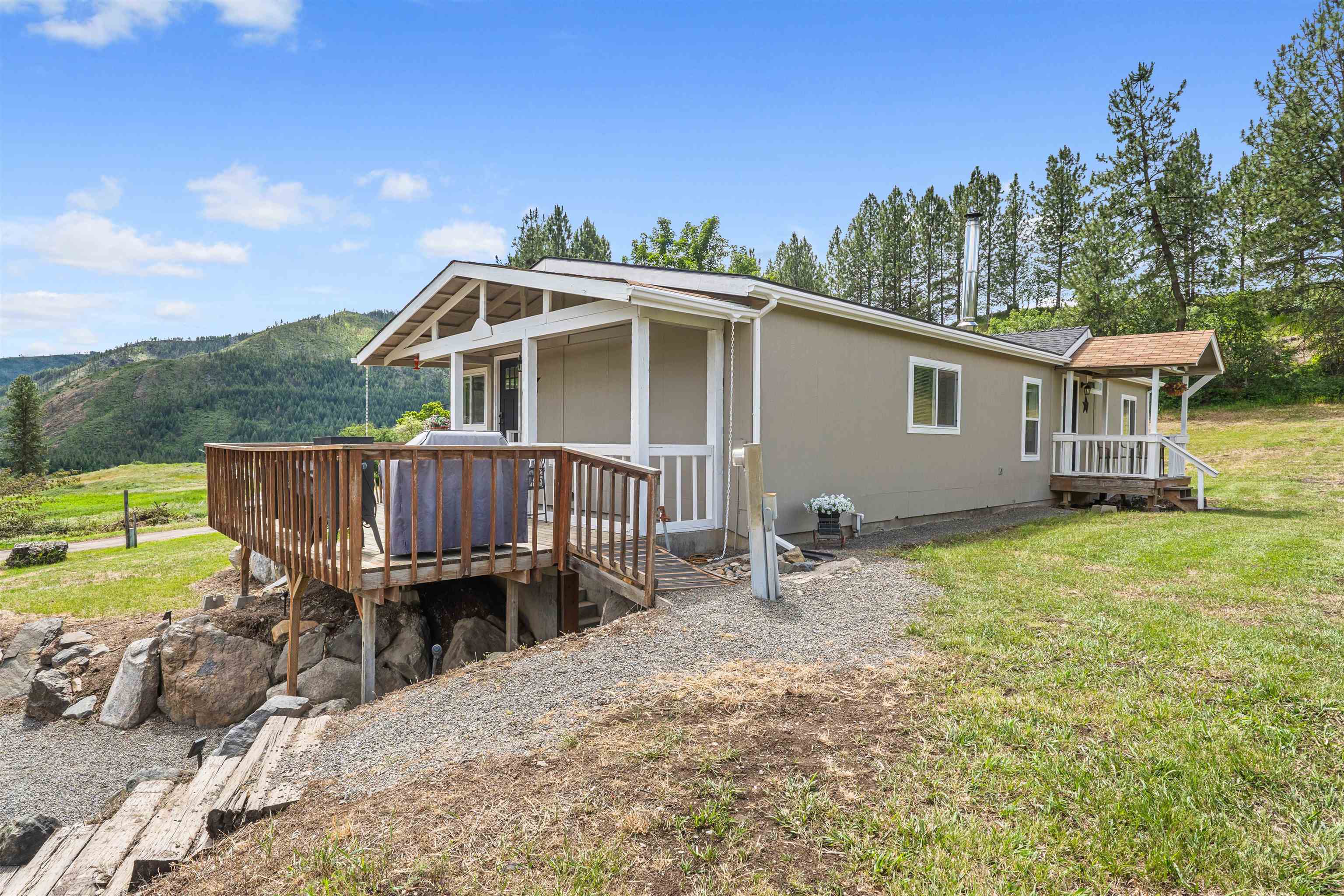 4562 Lessig Road, Unit A Hunters, WA 99137 - Photo 3 of 35