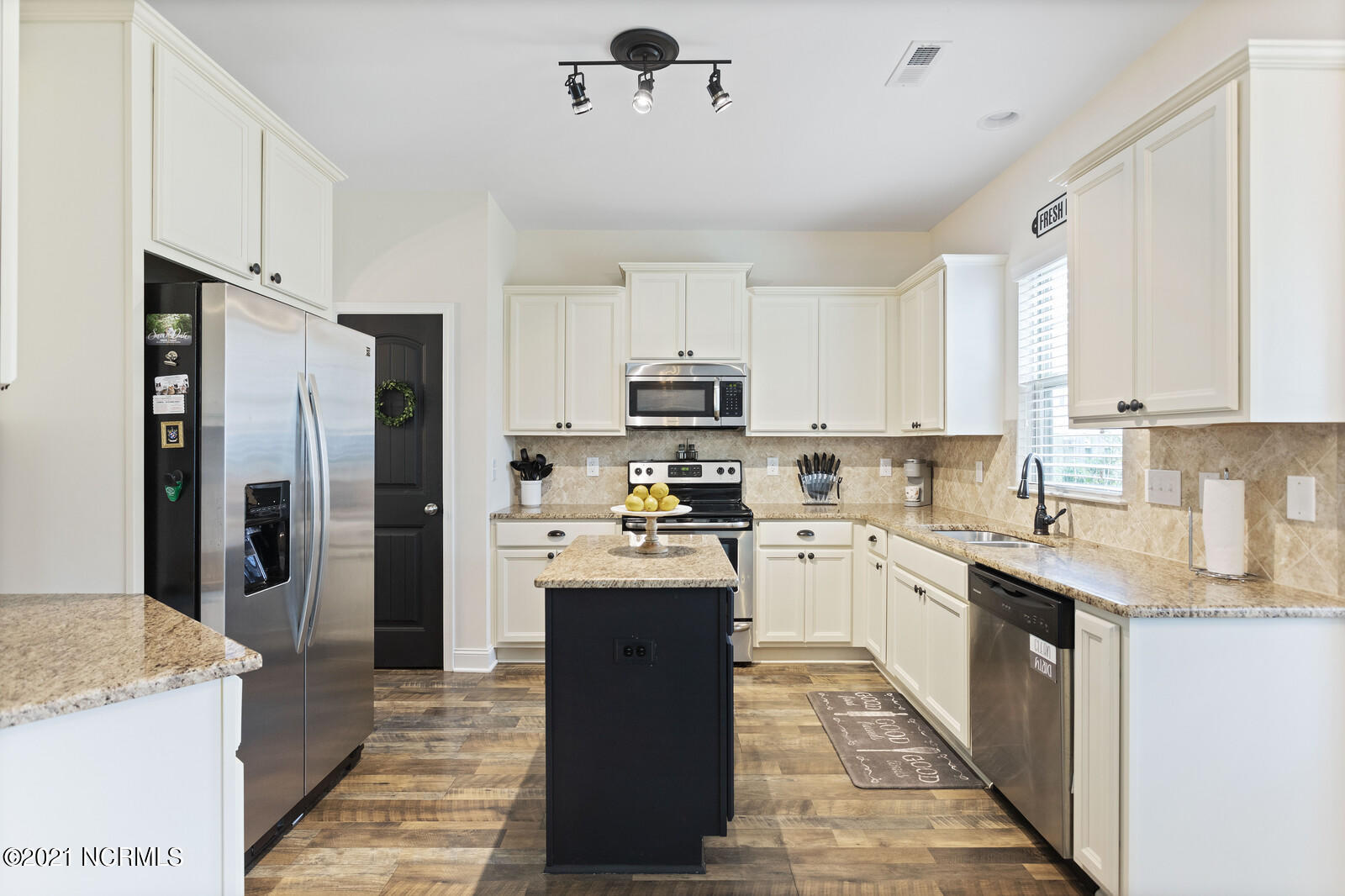895 Heartwood Loop Road Leland, NC 28451 - Photo 5 of 21 Kitchen