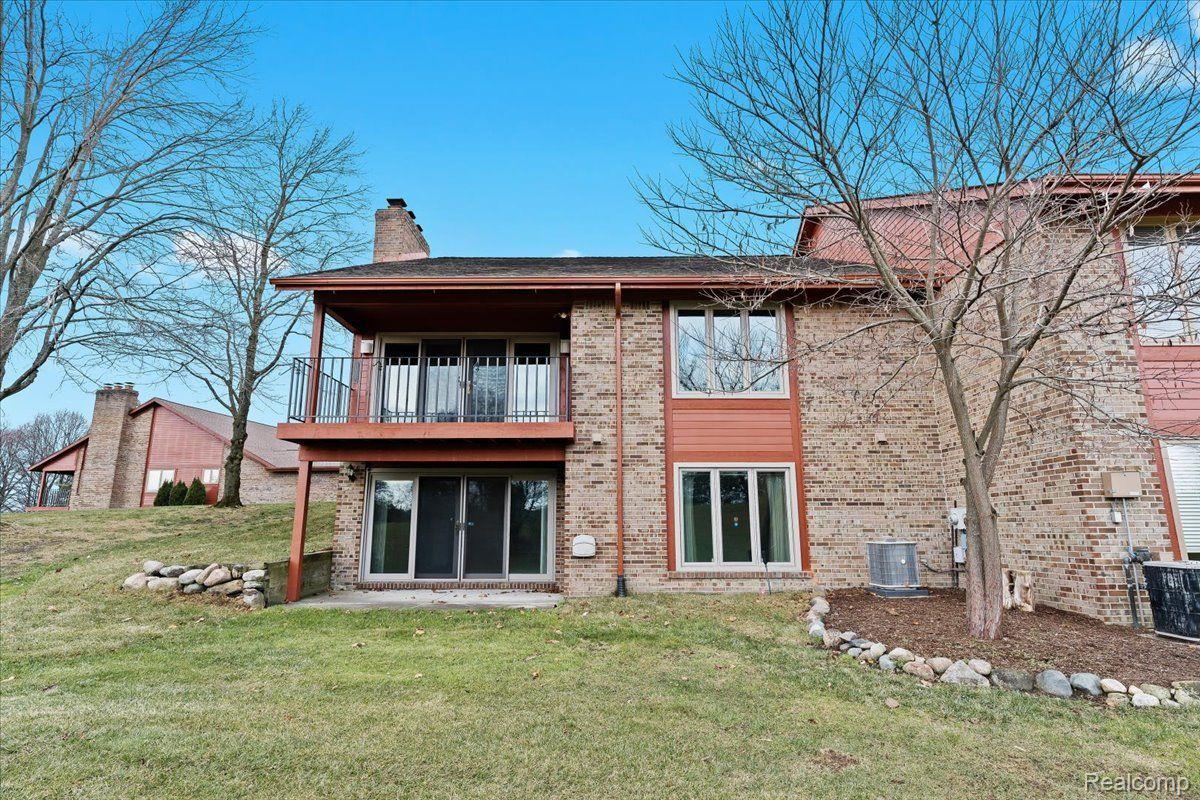 920 GreenView Court Rochester, MI 48307 - Photo 4 of 33 Gallery Image 4