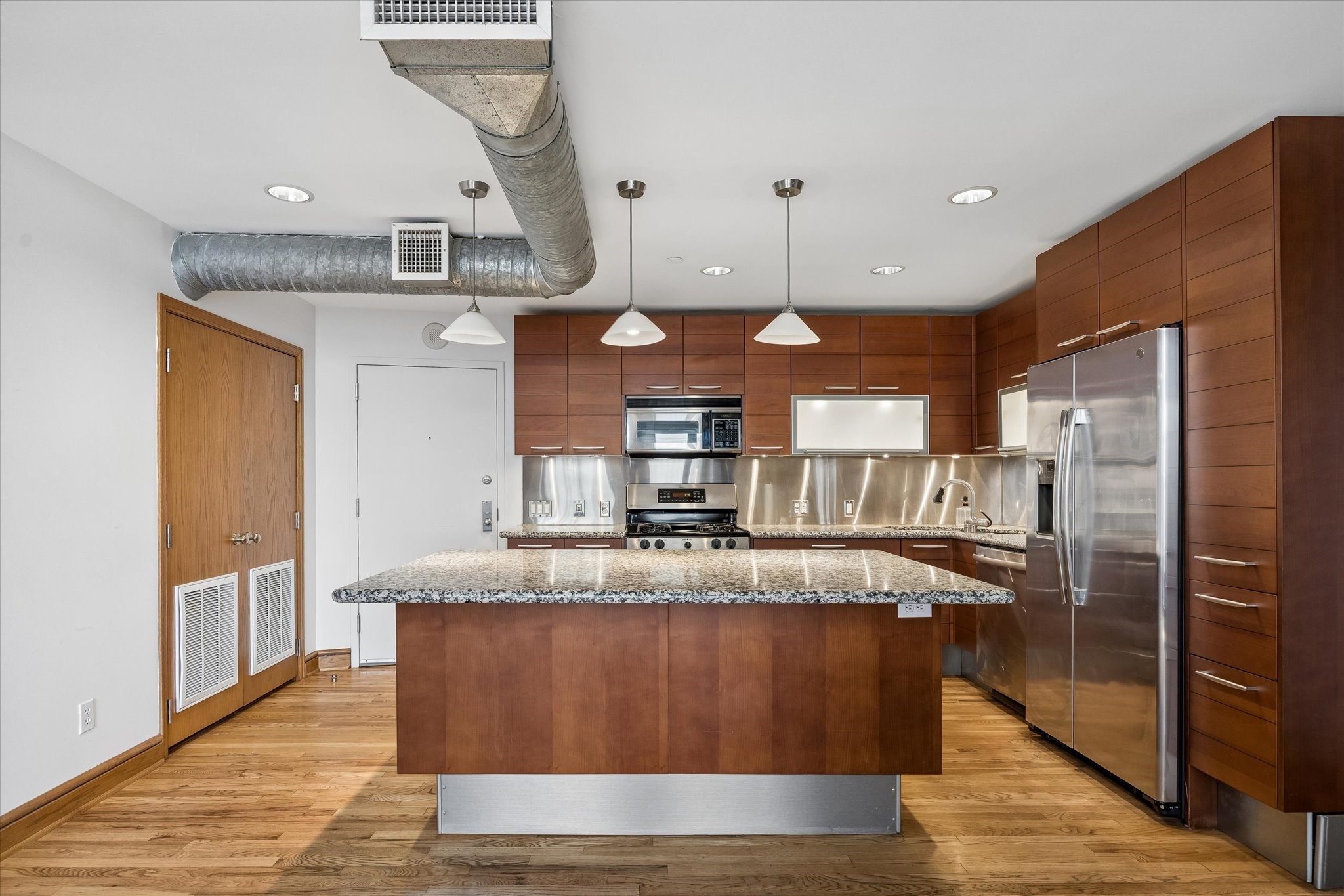 915 Franklin Street, Unit 9L Houston, TX 77002 - Photo 11 of 50 Alternate view of the kitchen highlighting its layout and design.