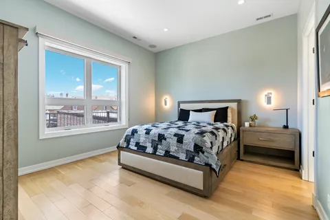 $899,000 | 1525 North Bosworth Avenue, Unit 3S, Chicago, IL 60642