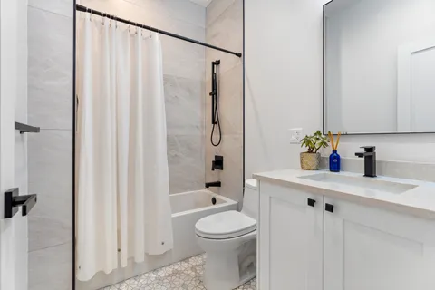 $899,000 | 1525 North Bosworth Avenue, Unit 3S, Chicago, IL 60642