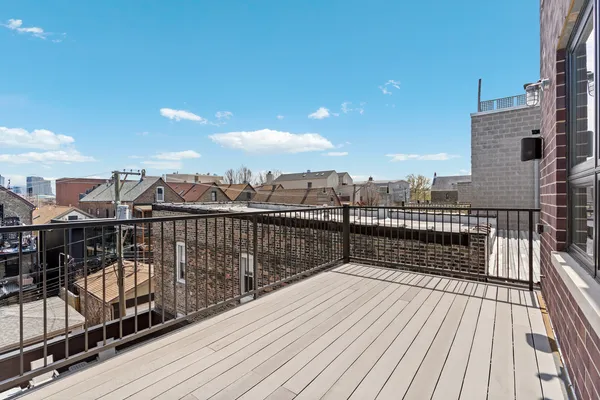 $899,000 | 1525 North Bosworth Avenue, Unit 3S, Chicago, IL 60642