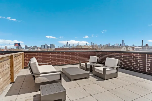 $899,000 | 1525 North Bosworth Avenue, Unit 3S, Chicago, IL 60642
