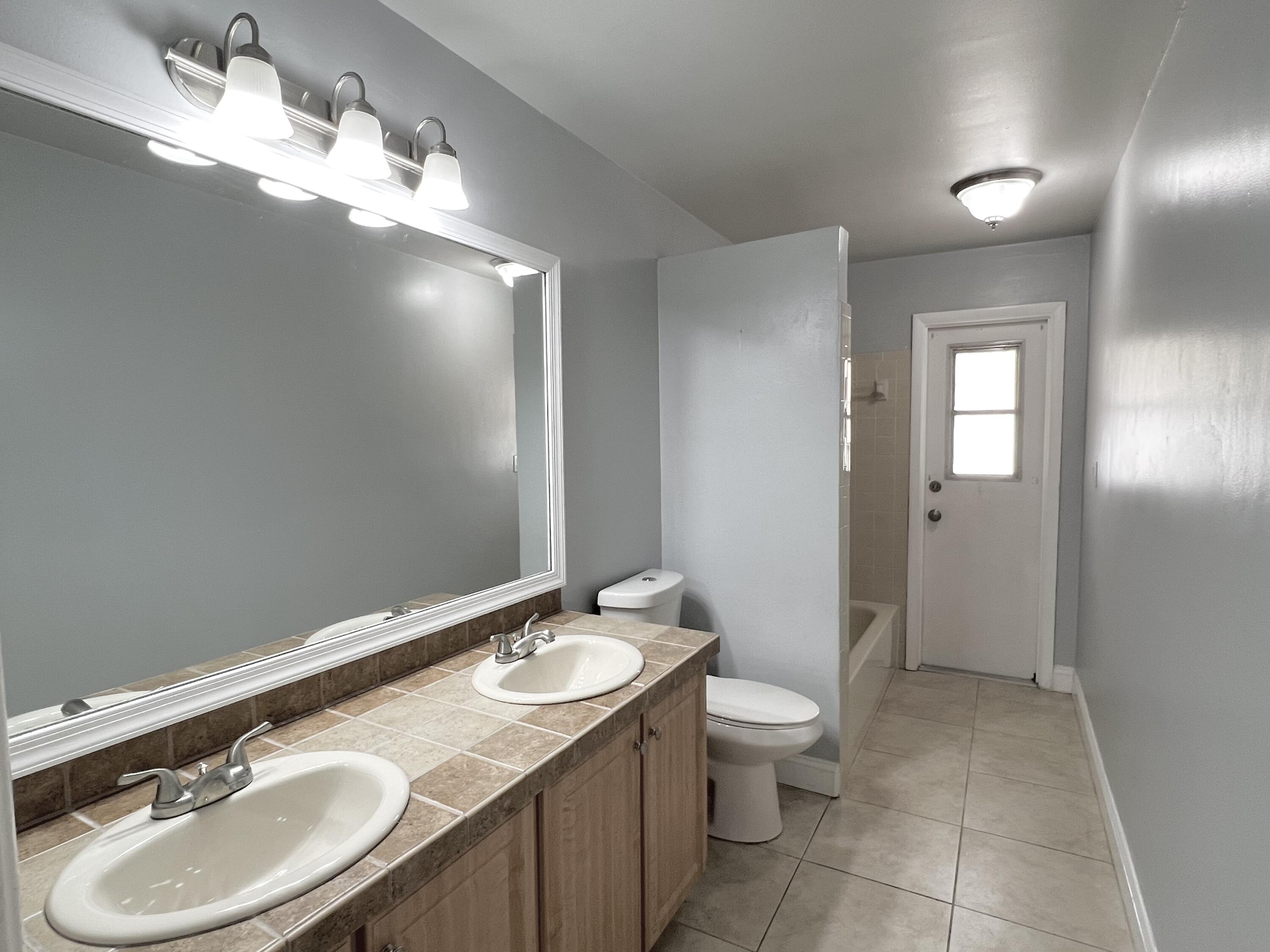 21739 Little Bear Lane Boca Raton, FL 33428 - Photo 14 of 16 Hallway bathroom