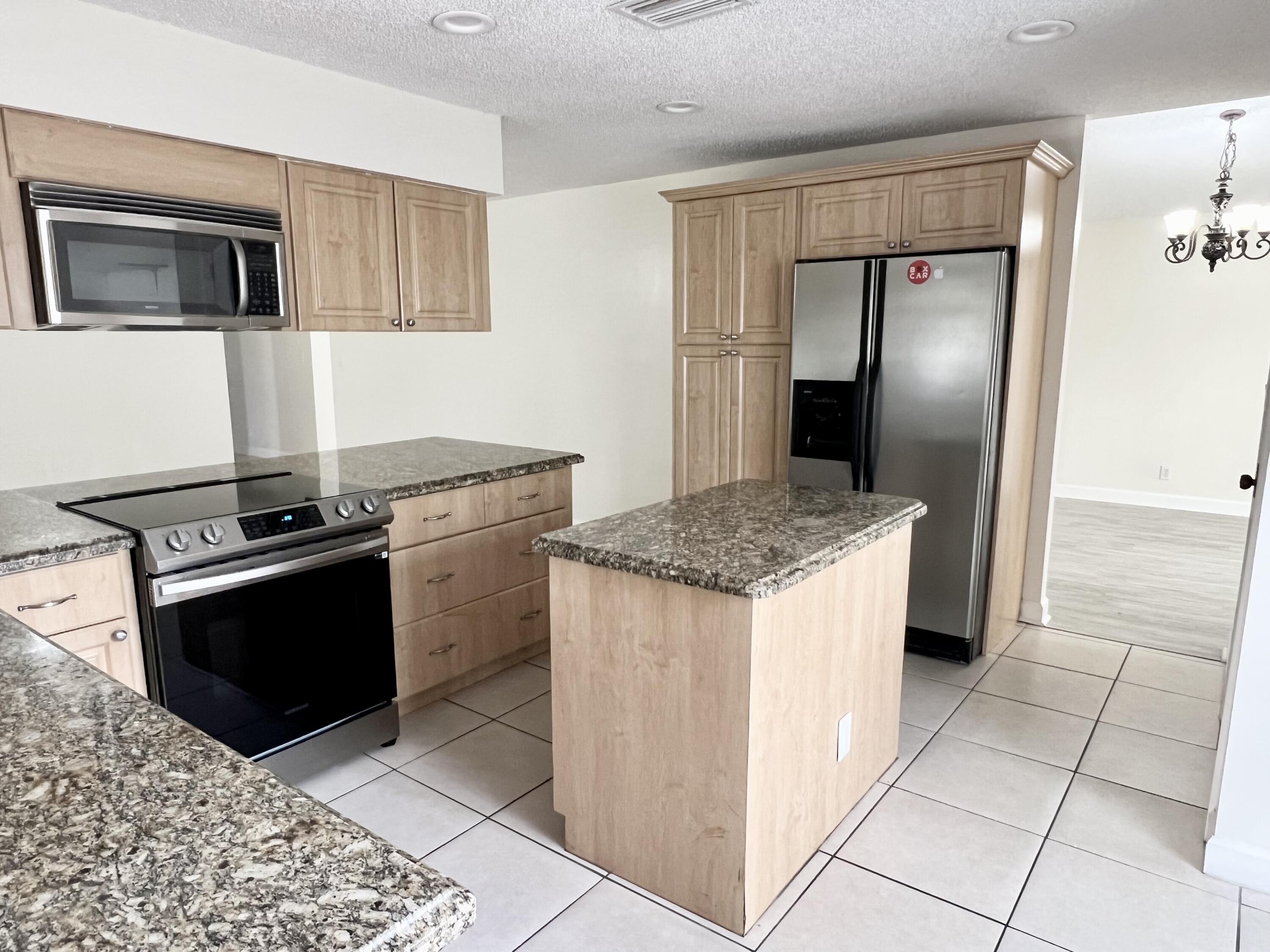 21739 Little Bear Lane Boca Raton, FL 33428 - Photo 5 of 16 IMG_1212
