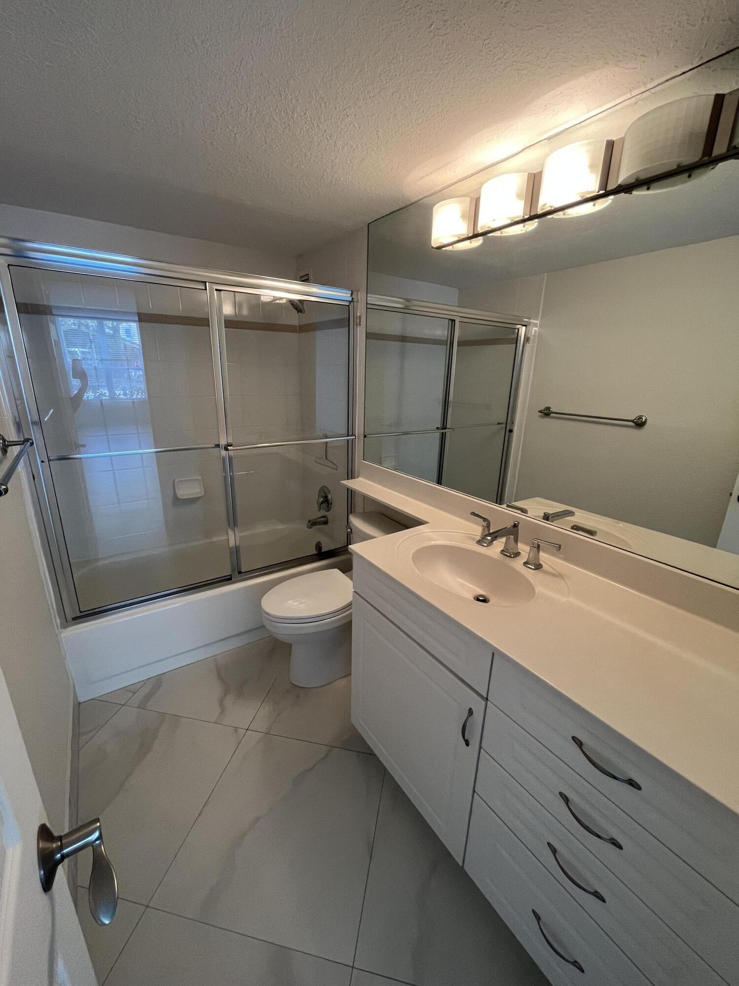 1000 Spanish River Road, Unit 1F Boca Raton, FL 33432 - Photo 23 of 29 Primary Bathroom