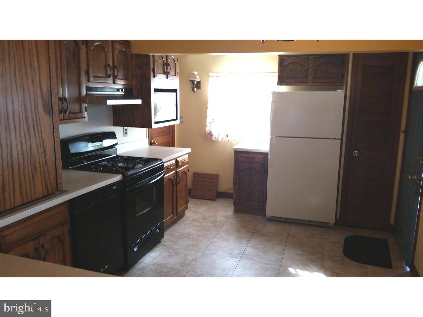 318 Ruth Avenue Maple Shade, NJ 08052 - Photo 3 of 10 Kitchen