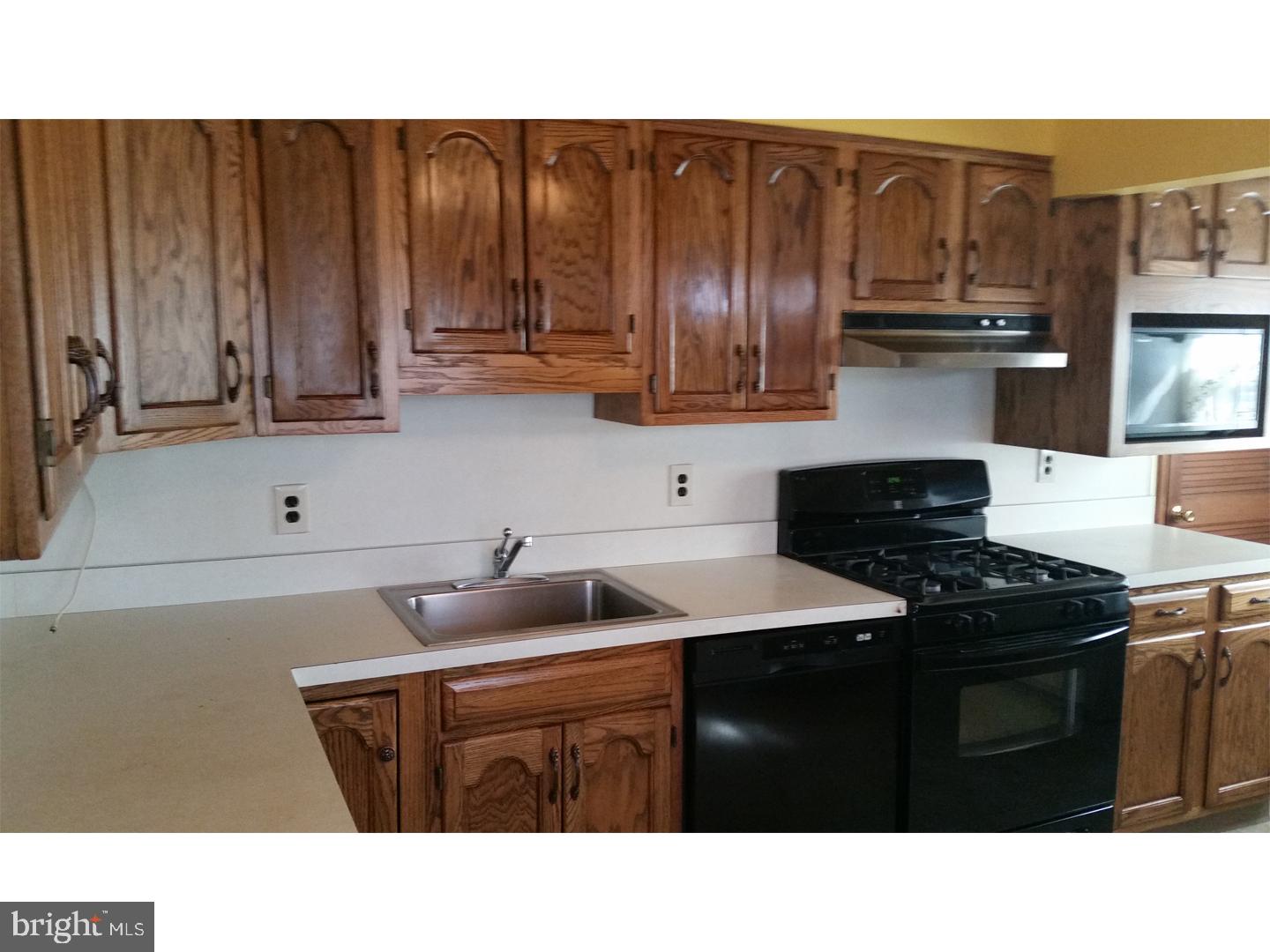 318 Ruth Avenue Maple Shade, NJ 08052 - Photo 4 of 10 Kitchen
