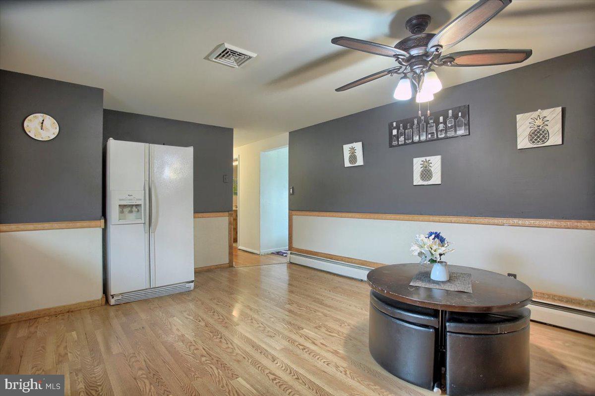 60 Sharon Road Enola, PA 17025 - Photo 19 of 37 Large eat in kitchen with laminate flooring.