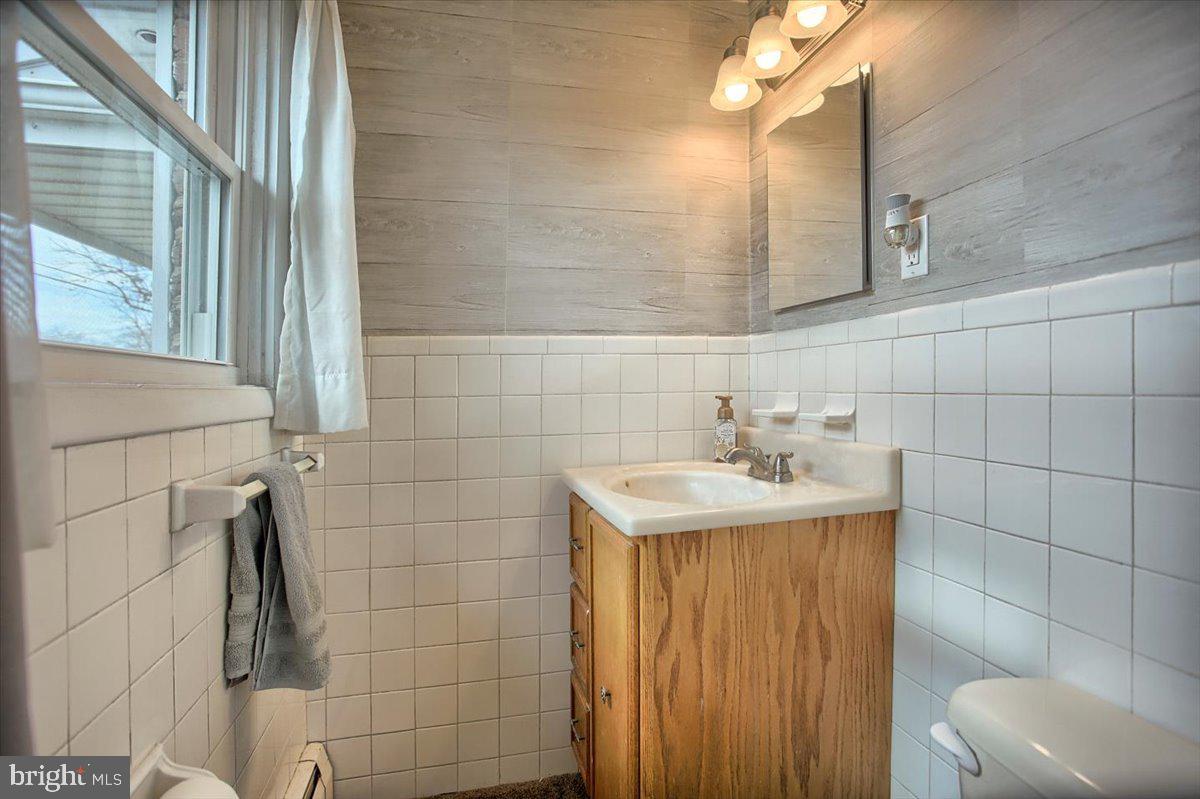 60 Sharon Road Enola, PA 17025 - Photo 22 of 37 Primary half bath