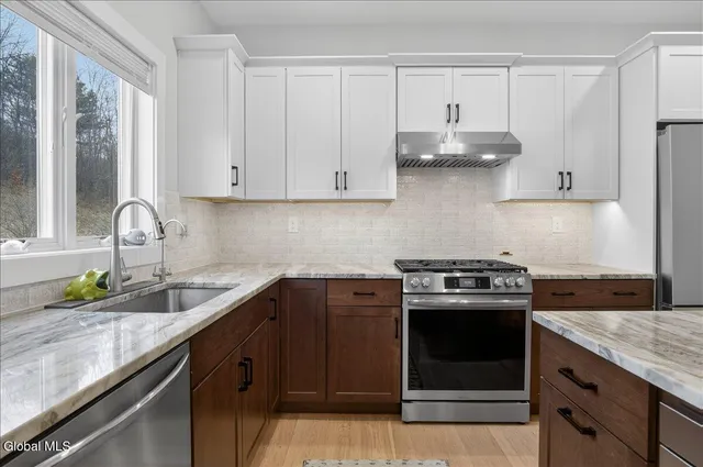 $689,000 | 10 Quail Run, Voorheesville, NY 12186