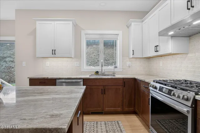 $689,000 | 10 Quail Run, Voorheesville, NY 12186