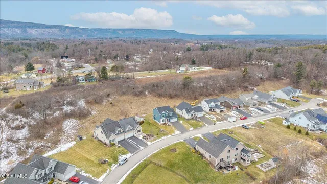 $689,000 | 10 Quail Run, Voorheesville, NY 12186