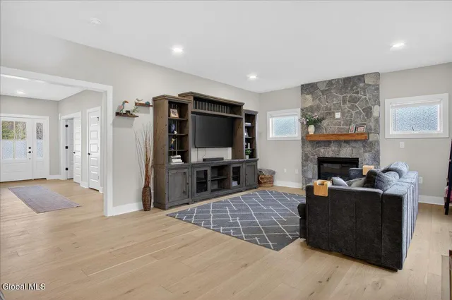 $689,000 | 10 Quail Run, Voorheesville, NY 12186