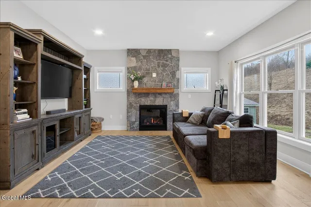 $689,000 | 10 Quail Run, Voorheesville, NY 12186