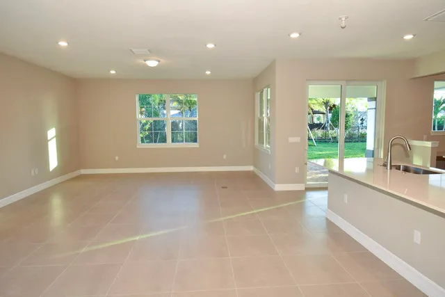 $3,900 | 12546 Triumph Lane, Palm Beach Gardens, FL 33412